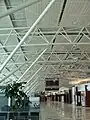 Zona aeroportuară la plecări internaționale.