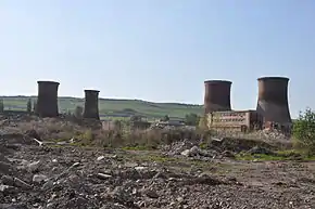 Instalații industriale abandonate aparținând fostului combinat siderurgic din Călan