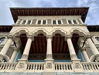 Arcada trilobată - Castelul Cantacuzino, Bușteni