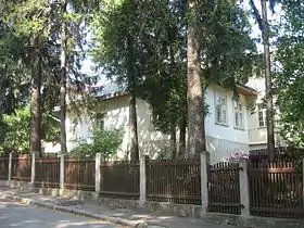 Casa memorială „Simion Florea Marian” din Suceava, opera sculptorului Gheorghe Bilan din 1935.