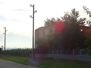 Fostul grânar, sec. XVIII, în stare de ruină