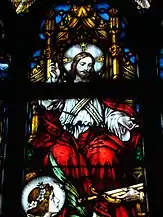 Vitraliu: Isus pe tron primind o ramură de palmier și binecuvântând depunerea armelor