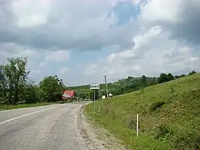 Intrarea în satul Cernești