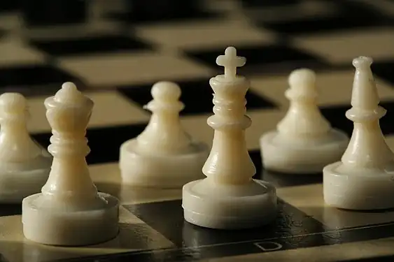 Piese albe la jocul de șah