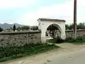 Intrarea în cimitirul din Racovița