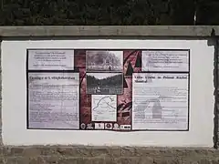 Una din plăcile de informare (acesta fiind în limbile maghiară și română)