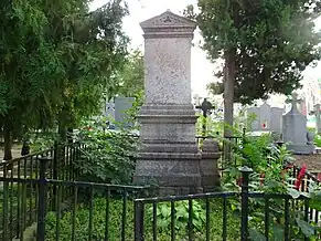 Mormântul lui  Alexandru Sterca-Șuluțiu din cimitirul bisericii Sfinții Arhangheli din Blaj