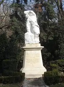 Monumentul în memoria ostașilor francezi căzuți în Primul Război Mondial, sculptor: Ion Jalea