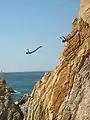 La Quebrada Cliff Divers⁠(en)[traduceți] de pe stâncile La Quebrada