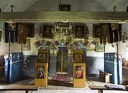 Biserica de lemn din Cociuba Mică: Nava spre iconostas