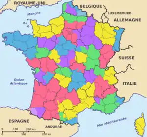 Regatul Franței în 1791, hartă ilustrând vechile provincii franceze prin culori diferențiate și noile departamente prin granițe îngroșate