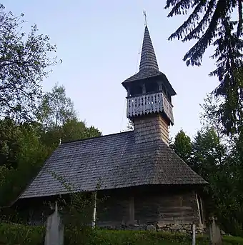Biserica de lemn din sat