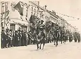 10 Mai 1932, defilare pe strada Regală din Braila. Col. Avramescu, comandant al Regimentului 38 Infanterie.