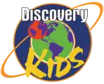 Logo al unui canal TV latin american, arătând o planetă urmată de cuvântul "Discovery" într-un font alb și cuvântul "Kids" în galben.