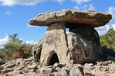 Dolmen de Coste-Rouge în Soumont (Franța)
