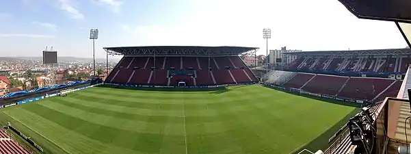 Vedere a tribunei 2 dinspre tribuna 1