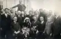 Albert Einstein vizitând Tel Avivul și întâlnindu-se cu orășenii (Meir Dizengoff în dreapta lui Einstein, 1925).