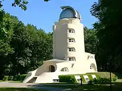 Turnul Einstein (Potsdam, aproape de Berlin), 1919–1922, de Erich Mendelsohn