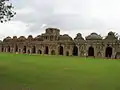 Gajashaala sau grajd de elefanți în Vijayanagara, India, construit în timpul Imperiului Vijayanagara.