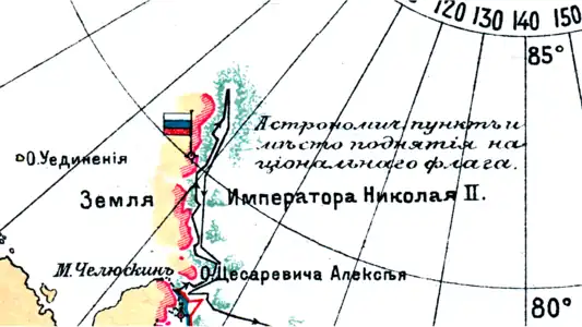 Secțiunea din harta Expediției Hidrografice din Oceanul Arctic din 1913(d) care arată Țara Împăratul Nicolae al II-lea, incomplet cartografiată, cu o coastă de vest nedefinită. Steagul rusesc se află în zona Capului Berg(d).