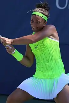 Sara Erranidublu feminin