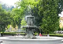  fântâna arteziană din parc