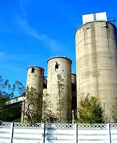 Fabrica de ciment (vedere parțială)