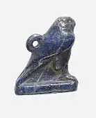 Amuletă în formă de șoim; 664–332 î.Hr.; înălțime: 2,2 cm; Muzeul Metropolitan de Artă