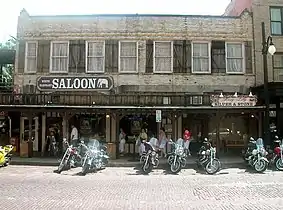 White Elephant Saloon din Fort Worth, Texas. Construit în 1884.