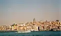 Vedere a turnului Galata din cartierul Eminönü, 12 aprilie 2005.