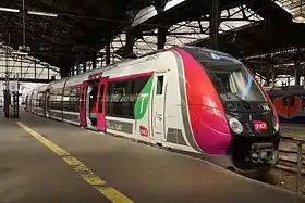 O ramă Francilien în gara Paris Saint-Lazare