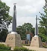 Gateway Sculptures, 1950, oțel, University of Missouri–Kansas City⁠(d)