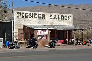 Pioneer Saloon din Goodsprings, Nevada. Construit în 1913.