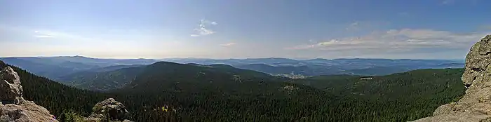 Peisaj cu panorama muntelui