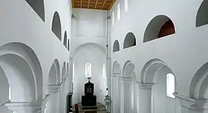 Herina (interiorul bisericii romanice)