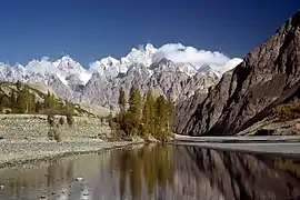 Râul Hunza lângă Gulmit
