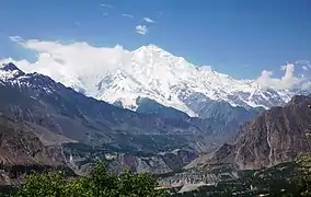 Valea Hunza și versantul nordic al muntelui Rakaposhi
