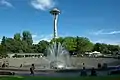Havuzul din Seattle Center pe fondul turnului