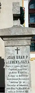 Mormântul lui Ioan Bran de Lemény din cimitirul bisericii