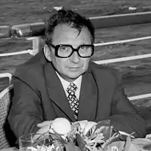 14 februarie: Ion Mihai Pacepa, general în Securitate și jurnalist român, șef adjunct al Departamentului de Informații Externe (spionaj) a României comuniste