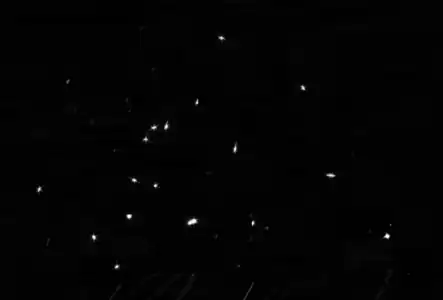 18 imagini ale aceleiași stele țintă HD 84406 prin cele 18 segmente de oglindă nefocalizate.