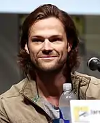 Jared Padalecki joacă rolul lui Sam Winchester.