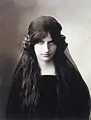 Jeanne Hébuterne, pictoriță franceză, soția pictorului italian Amedeo Modigliani