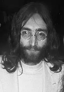 John Lennon, muzician, cântăreț, scriitor și compozitor britanic (The Beatles)