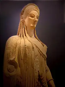 Kore, statuie din marmură (525-500 î.Hr.)