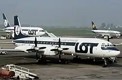 Il-18E al LOT Polish Airlines în Varșovia, 1990