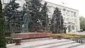 Statuia lui Lenin în fața Comitetului, una dintre puținele rămase din Republica Moldova