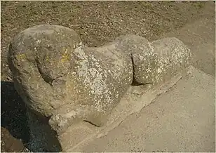 Leu funerar (sculptură romană găsită la Cisteiu de Mureş, în prezent aşezată în faţa şcolii "Lucian Blaga" din Ocna Mureş)