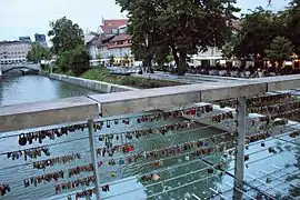 Balustradă cu lacăte