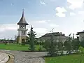 Imagine din curtea mănăstirii